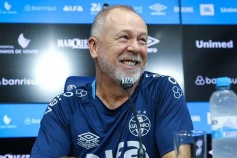 “Até que demorou um pouco”, diz Mano Menezes no retorno ao Grêmio