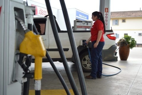 Petrobras anuncia redução de R$ 0,12 por litro no preço do diesel