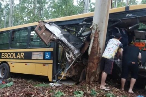 Quatro crianças ficam feridas em acidente envolvendo ônibus escolar em Marcelino Ramos