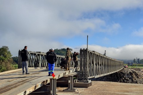 Exército inicia desmontagem de ponte provisória